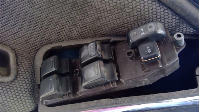 2003 2004 2005 Pontiac Vibe Driver Side Left Front Door Window Master Switch Driver s lock and