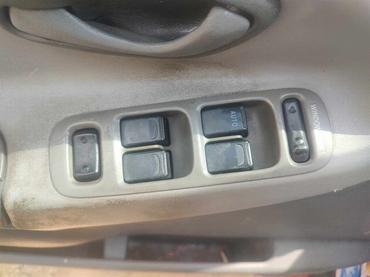 1999 thru 2004 General Motors Foreign Tracker Driver Side Left Front Door Window Master Switch Driver s lock and