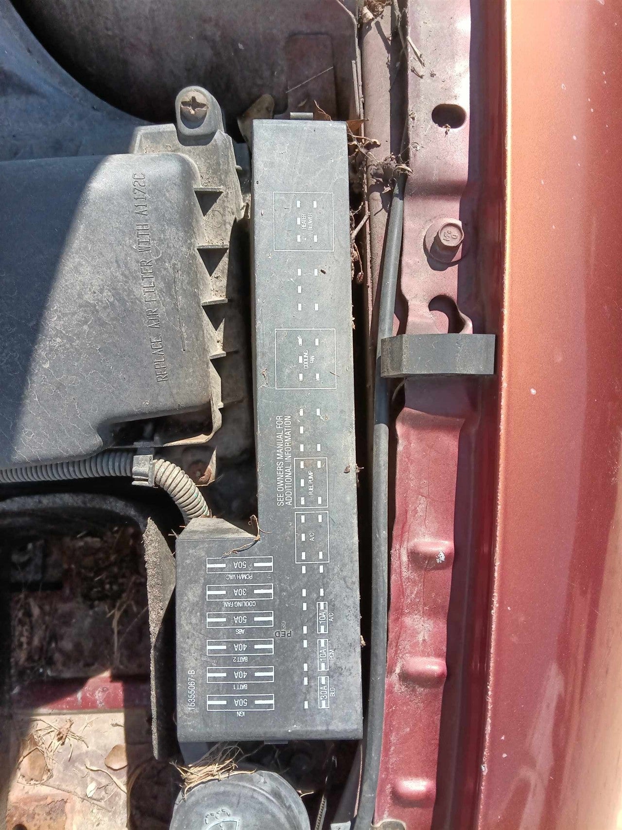 2000 thru 2005 Chevrolet Cavalier, Pontiac Sunfire Engine Bay Fuse Box Relay Panel