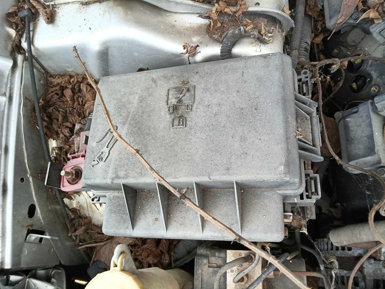 2006 2007 Chrysler 300, Dodge Charger, Dodge Magnum Engine Bay Fuse Box Relay Panel compartment