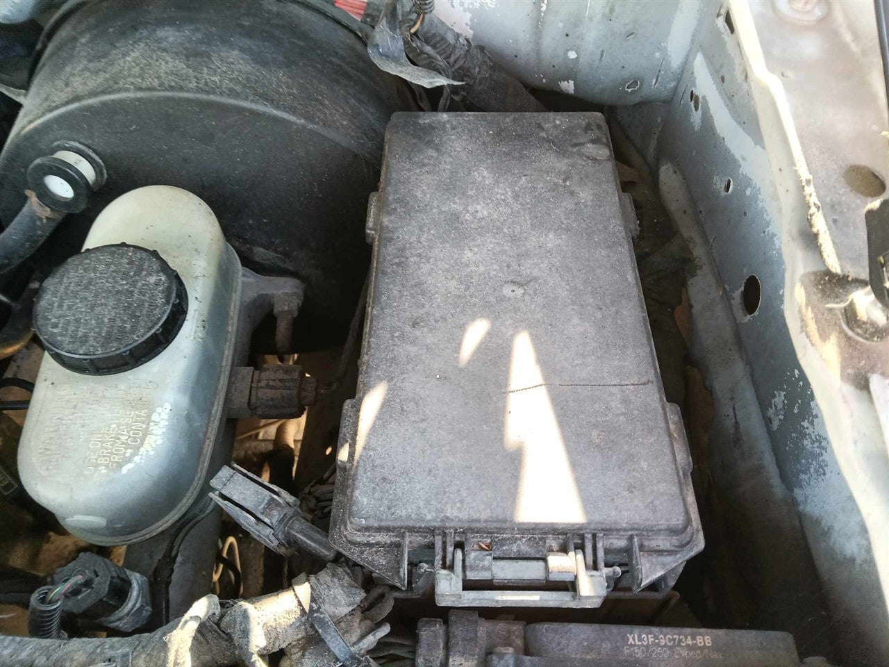 2000 thru 2004 Ford F150 Engine Bay Fuse Box Relay Panel 5.4L VIN L