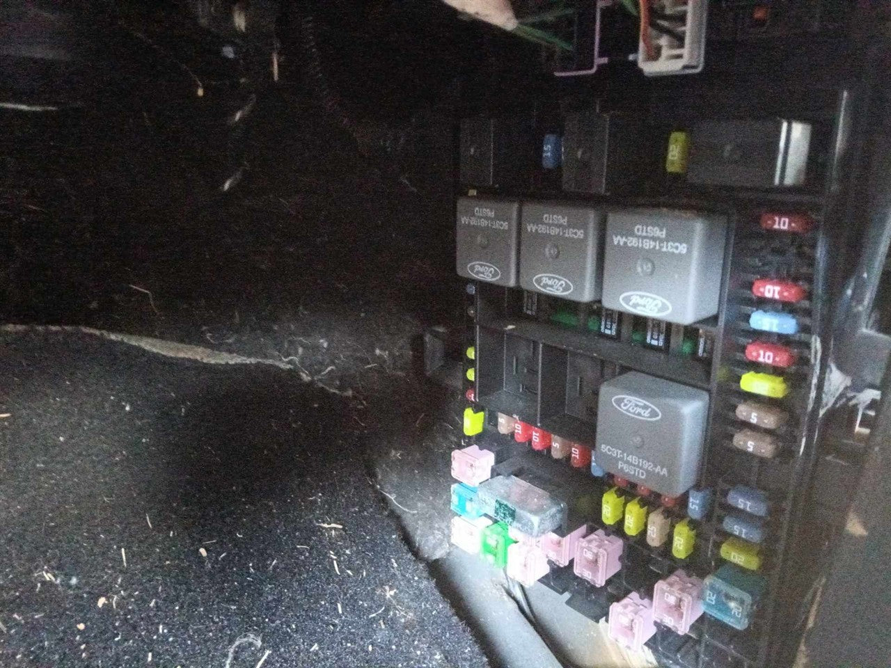 2006 Ford F150 Engine Bay Fuse Box Relay Panel RH kick