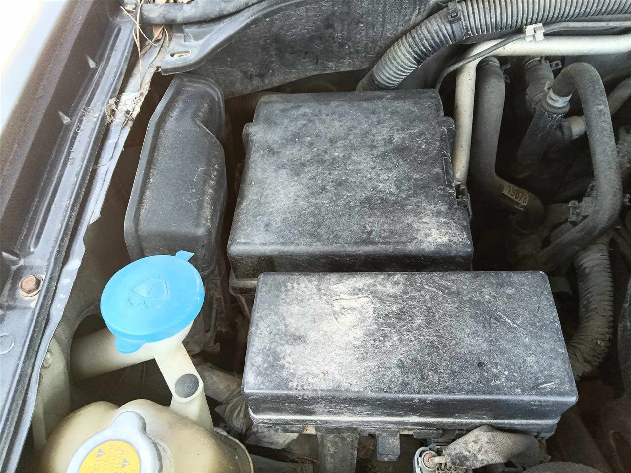 2005 2006 2007 Nissan Xterra, Nissan Frontier, Nissan Pathfinder Engine Bay Fuse Box Relay Panel 4.0L VIN A