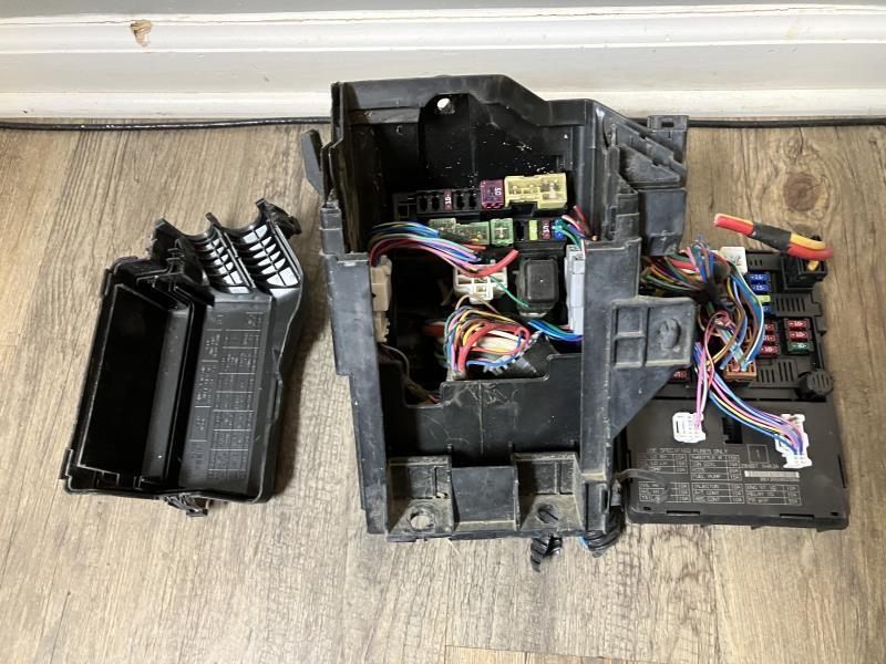 2012 Nissan Versa Engine Bay Fuse Box Relay Panel 1.6L Sdn