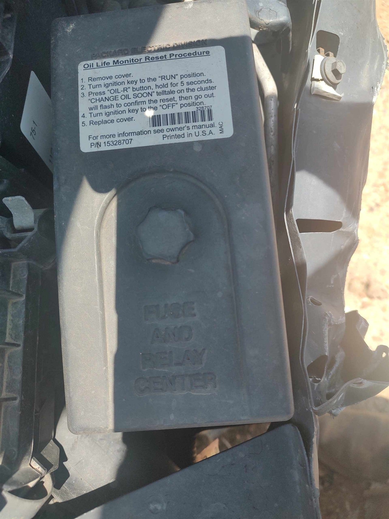 2000 2001 2002 Saturn S Series Engine Bay Fuse Box Relay Panel 1.9L