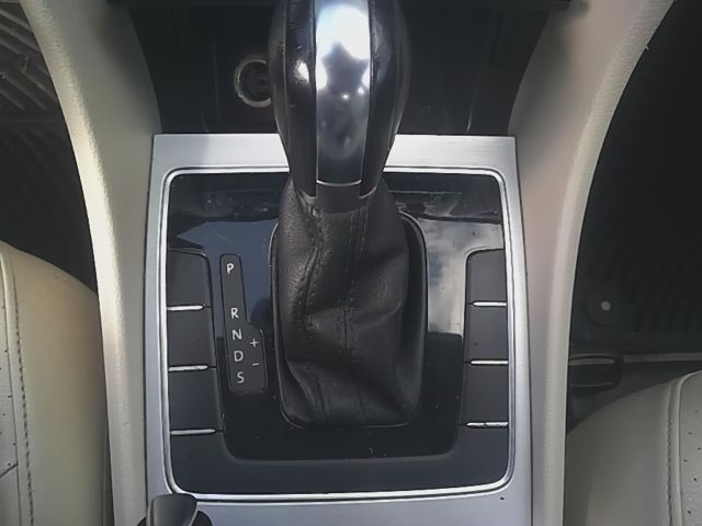 2013 Volkswagen Passat Transmission Gear Shifter Assembly
