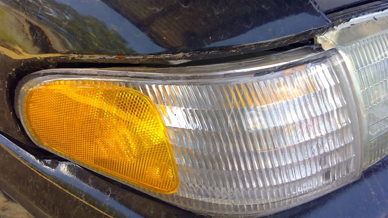 1994 thru 1998 Ford Mustang Passenger Side Right Front Lamp Park Turn Signal fender mounted