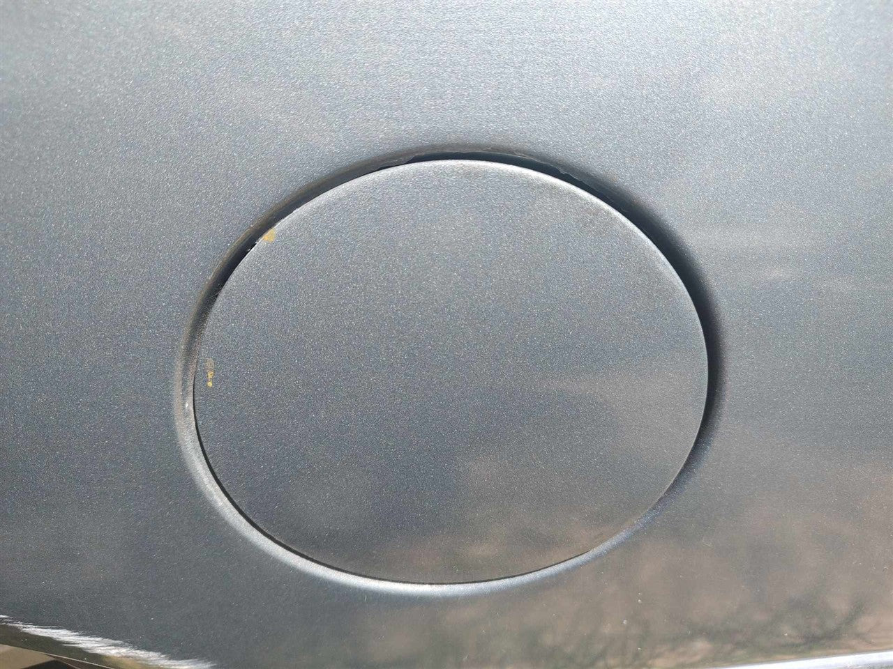 2004 Lincoln and Town CAR Fuel Filler Gas Door Lid