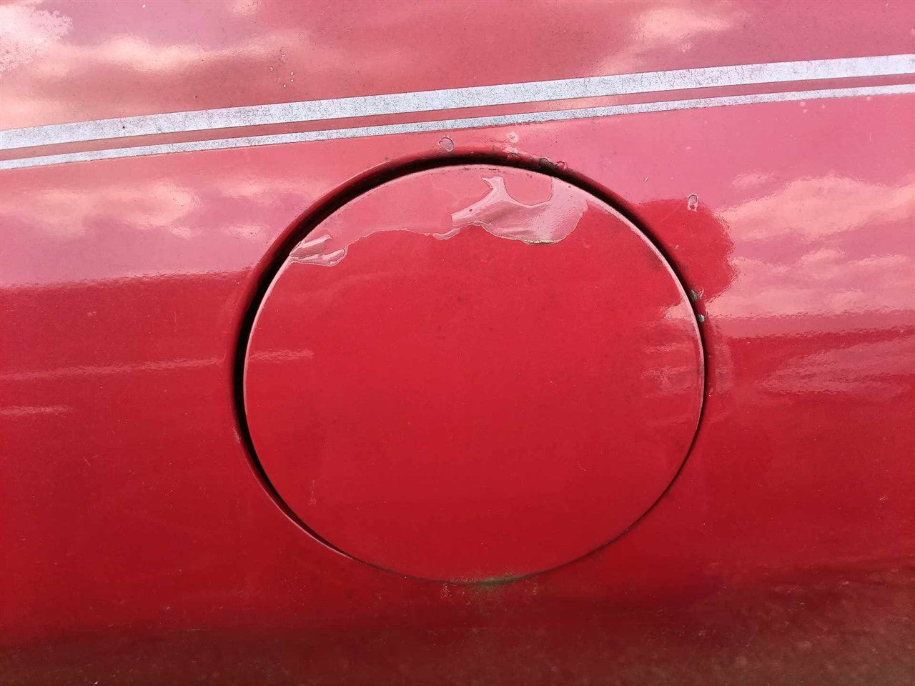 2005 Hyundai Santa FE Fuel Filler Gas Door Lid