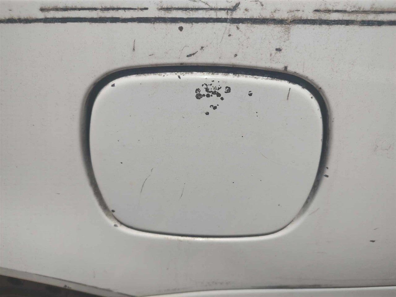 2002 Saturn L Series Fuel Filler Gas Door Lid