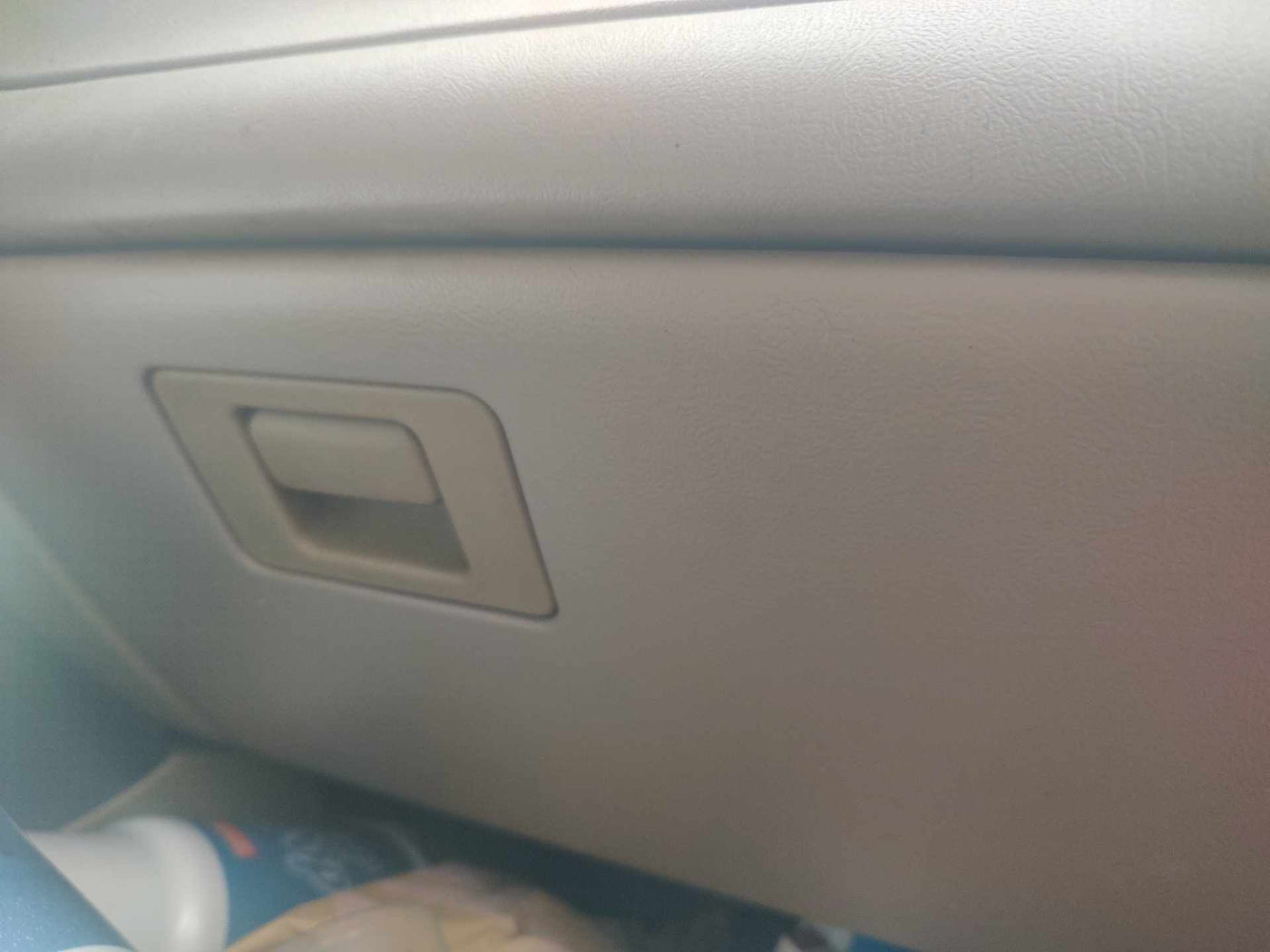 1999 Mercury Mountaineer Glove Box Compartment