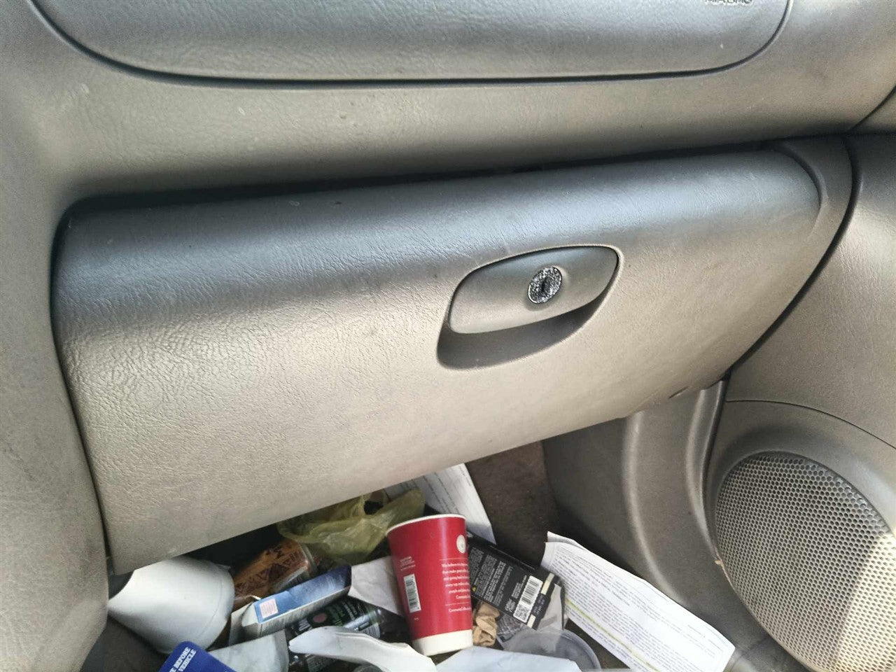 2005 Hyundai Santa FE Glove Box Compartment