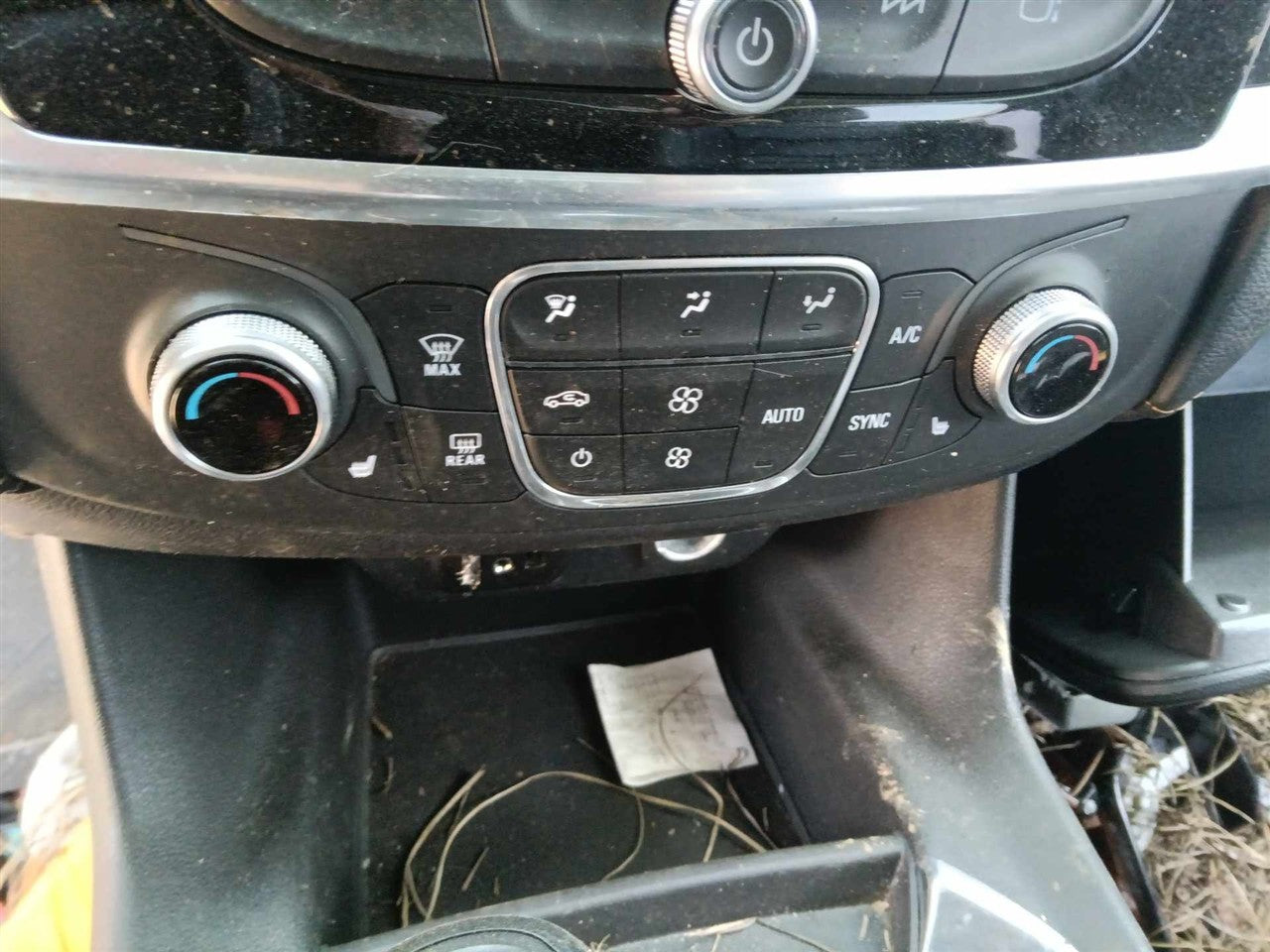 2018 2019 2020 2021 Chevrolet Traverse AC Heater Temperature Climate Control Unit front with seat heating
