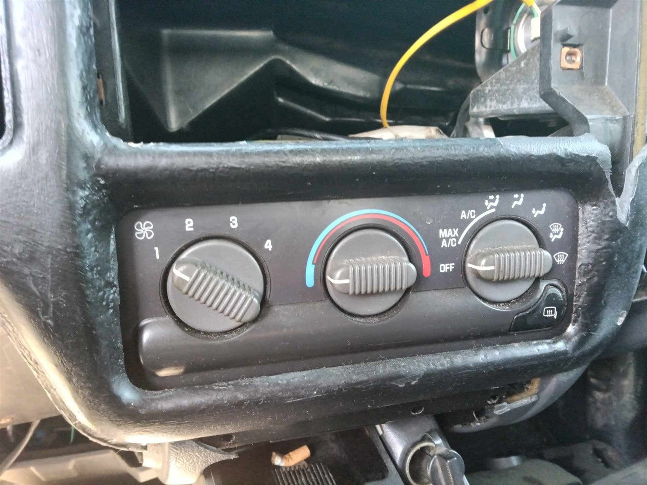 1999 thru 2004 GMC S10 S15 Sonoma, Isuzu Hombre AC Heater Temperature Climate Control Unit electric mirrors