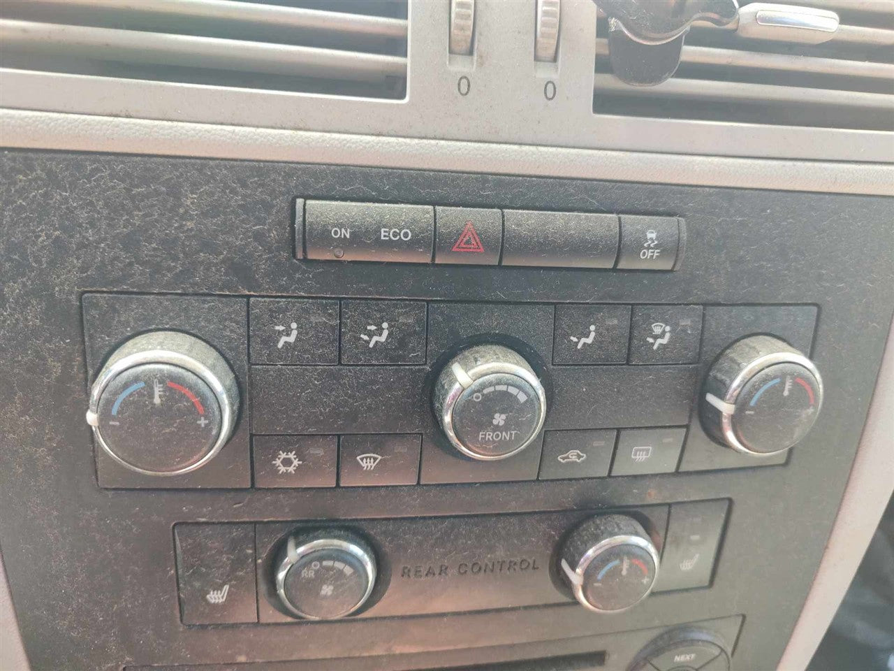 2009 2010 2011 Volkswagen Routan AC Heater Temperature Climate Control Unit front manual controlled 3 knobs opt 9AB