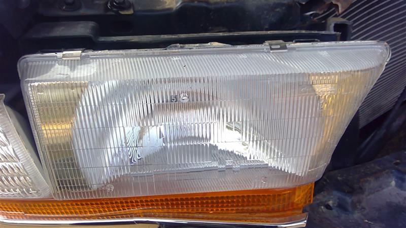 1992 thru 1996 Buick Roadmaster Passenger Side Right Headlight Headlamp Assembly Sdn