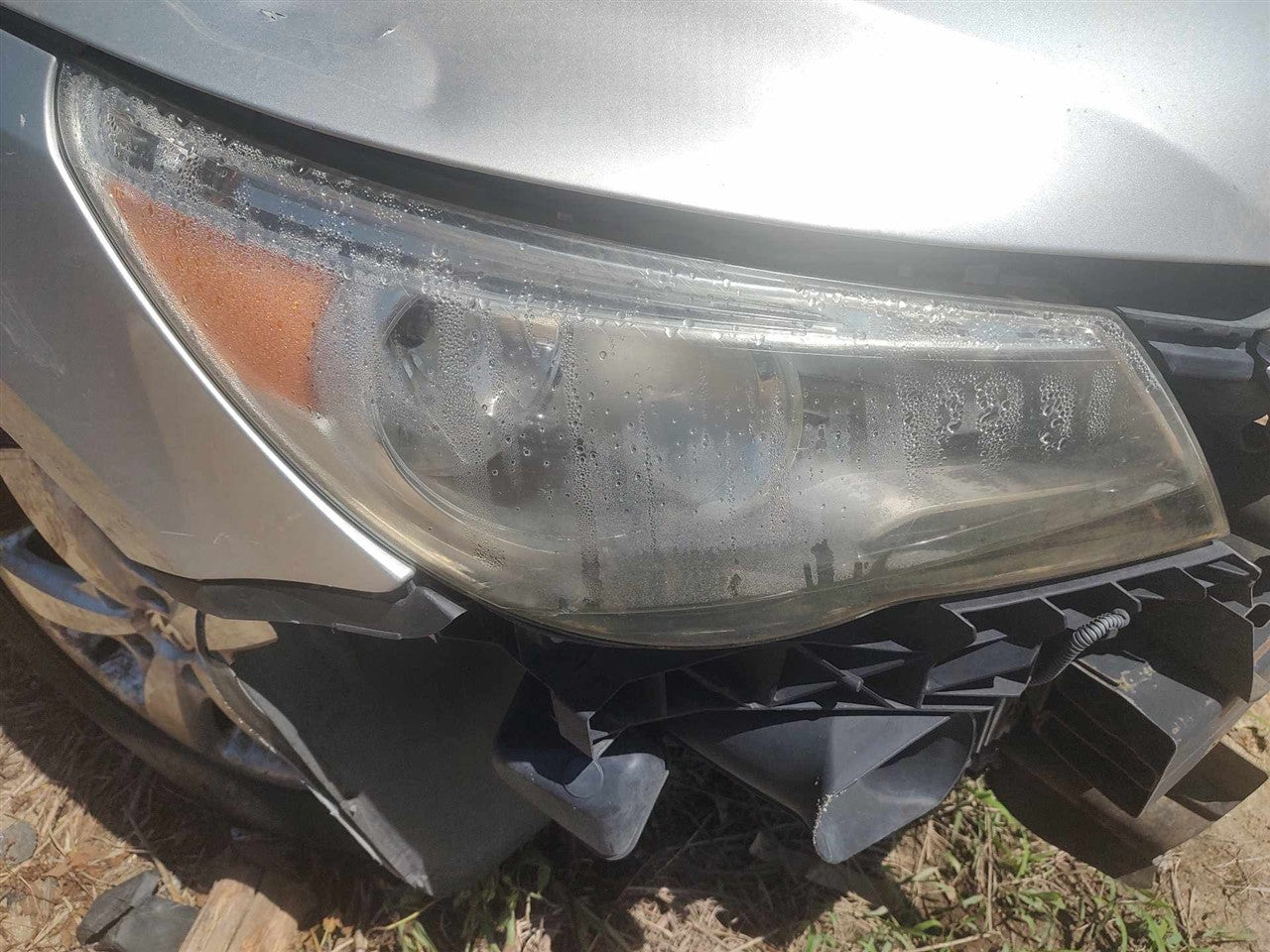 2009 thru 2014 Volkswagen Routan Passenger Side Right Headlight Headlamp Assembly halogen R