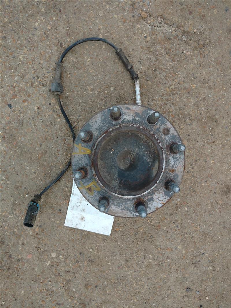 2001 thru 2005 Chevrolet Silverado 2500, GMC Sierra 2500 HUB Front 4x2