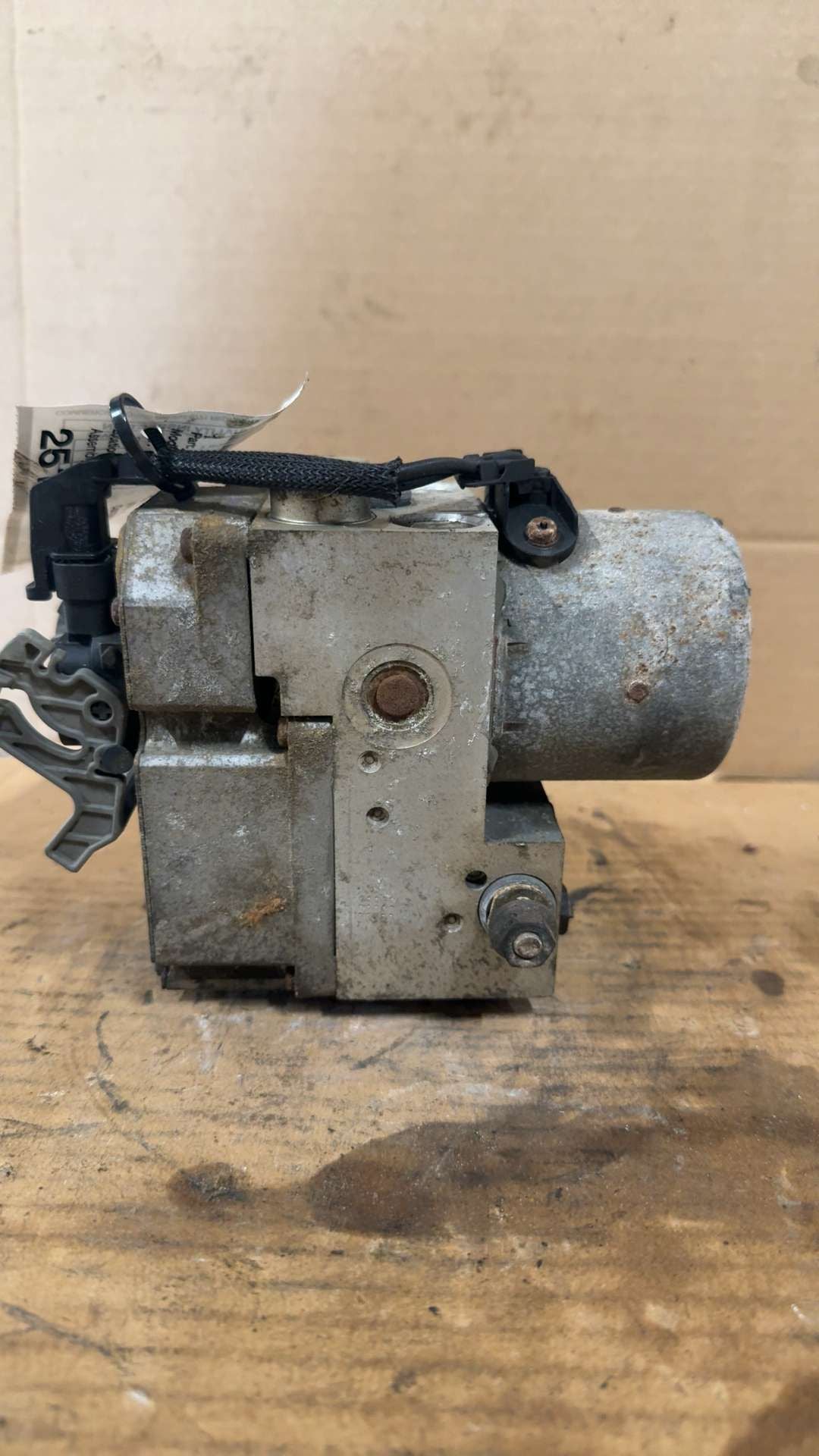 2000 thru 2005 Buick Park Avenue, Buick Lesabre, Pontiac Bonneville, Oldsmobile Aurora ABS Anti Lock Brake Pump Control