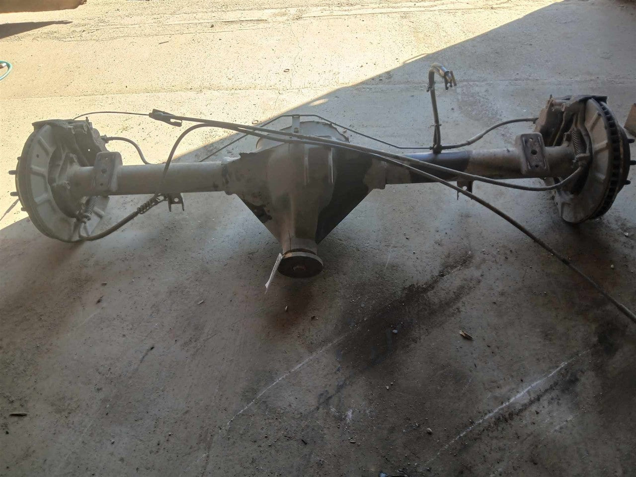 2009 thru 2014 Ford E250 Van Axle Assembly RR 9.75 ring gear semi floating