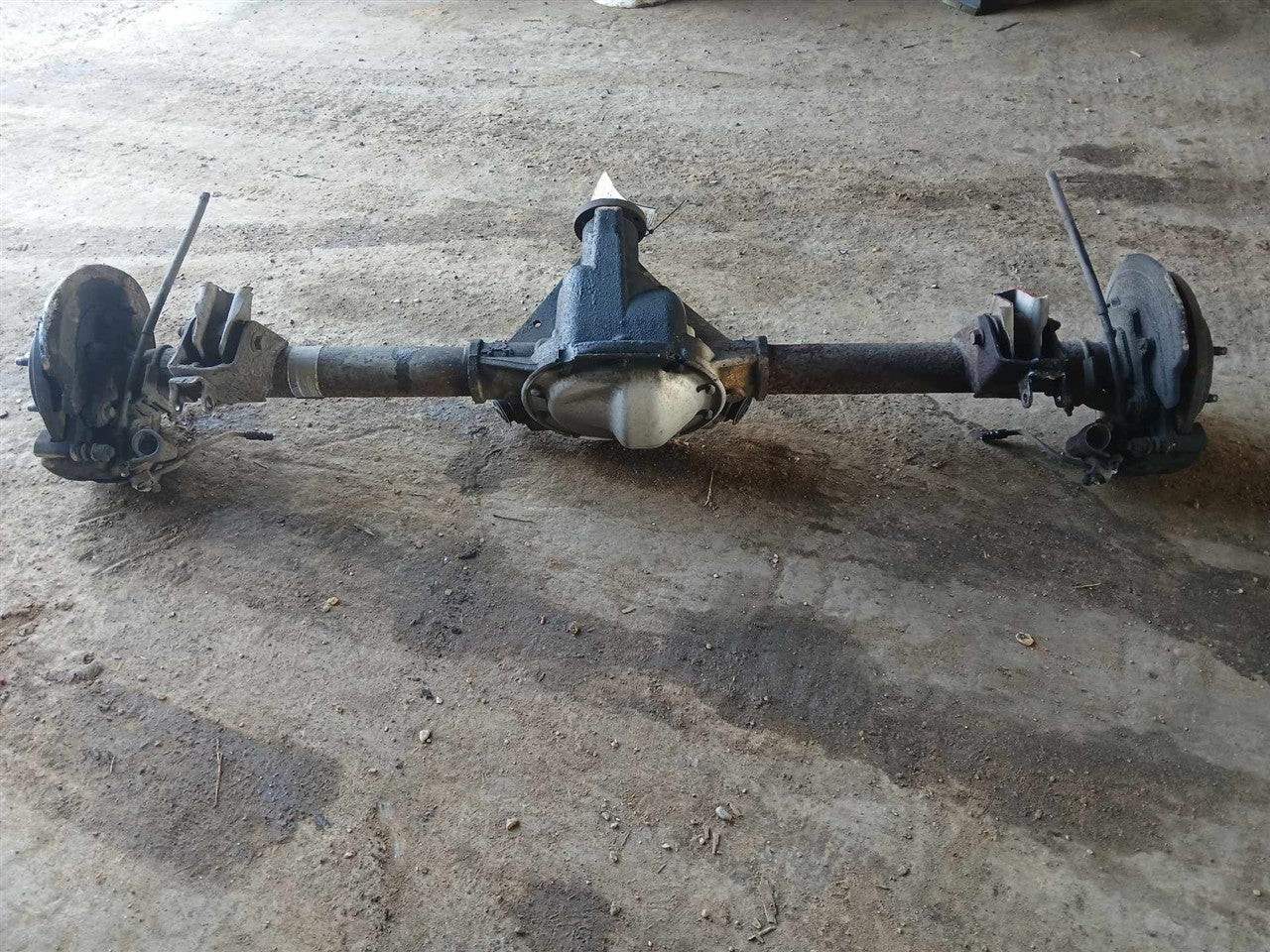 1999 thru 2004 Ford Mustang Axle Assembly RR 7.5 ring gear