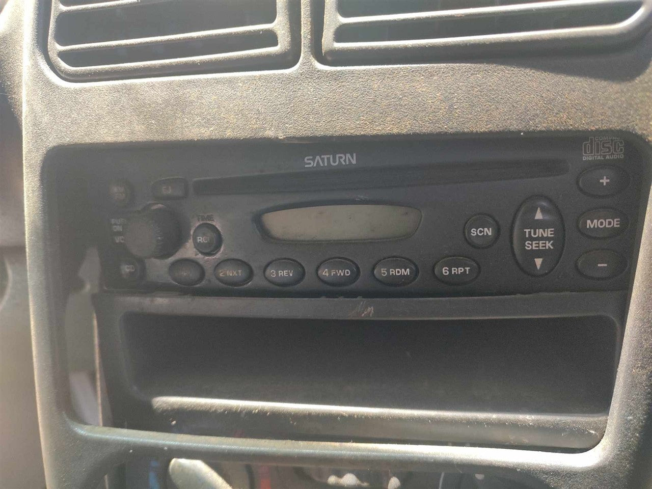 2000 thru 2005 Saturn L Series, Saturn S Series, Saturn VUE, Saturn ION Radio Stereo Audio Head Unit