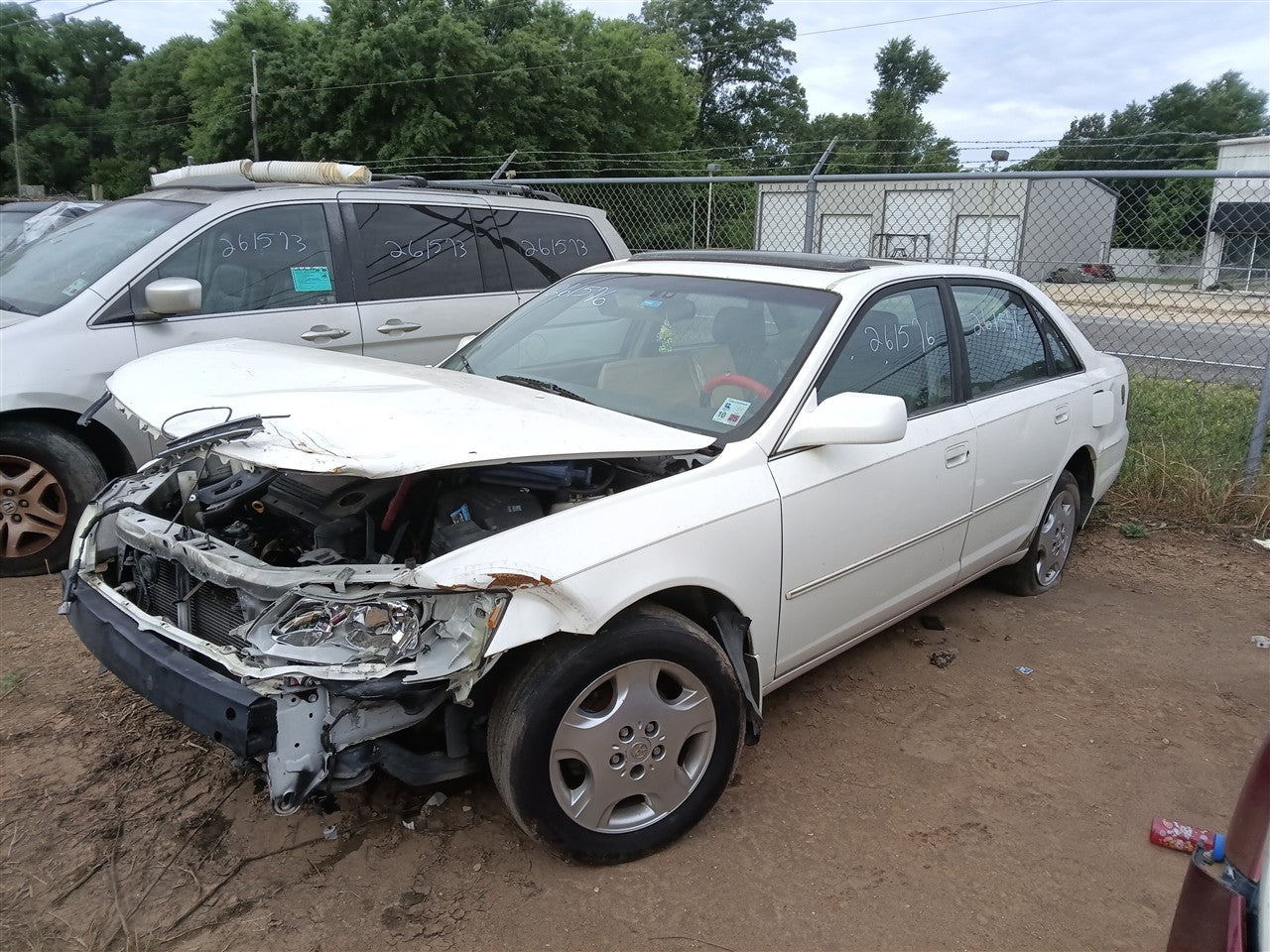 Donor vehicle 2004 Toyota Avalon (Stock #261576)