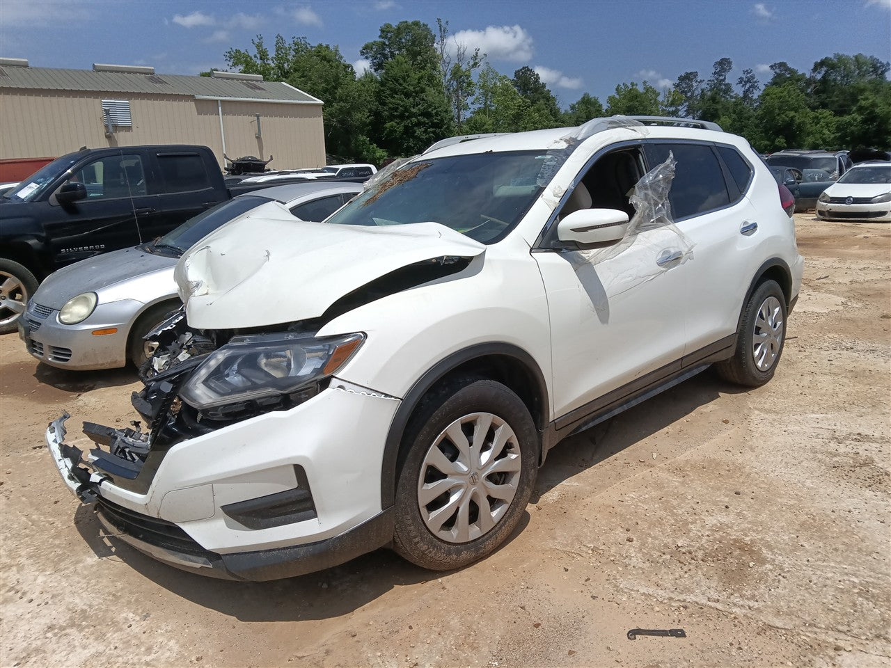 Donor vehicle 2017 Nissan Rogue (Stock #261586)