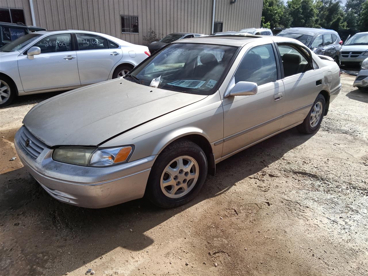 Donor vehicle 1997 Toyota Camry (Stock #261599)