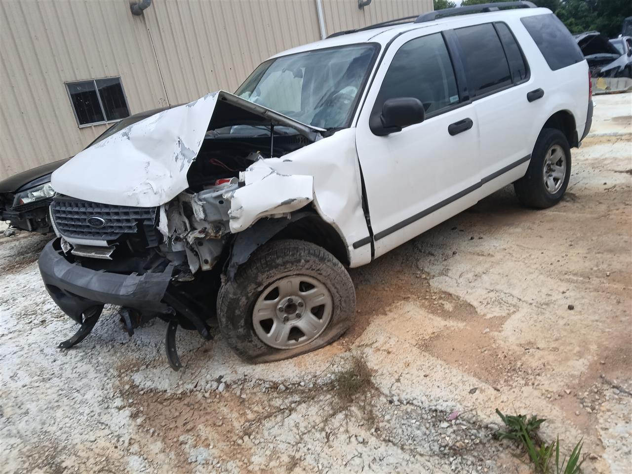 Donor vehicle 2004 Ford Explorer (Stock #261610)