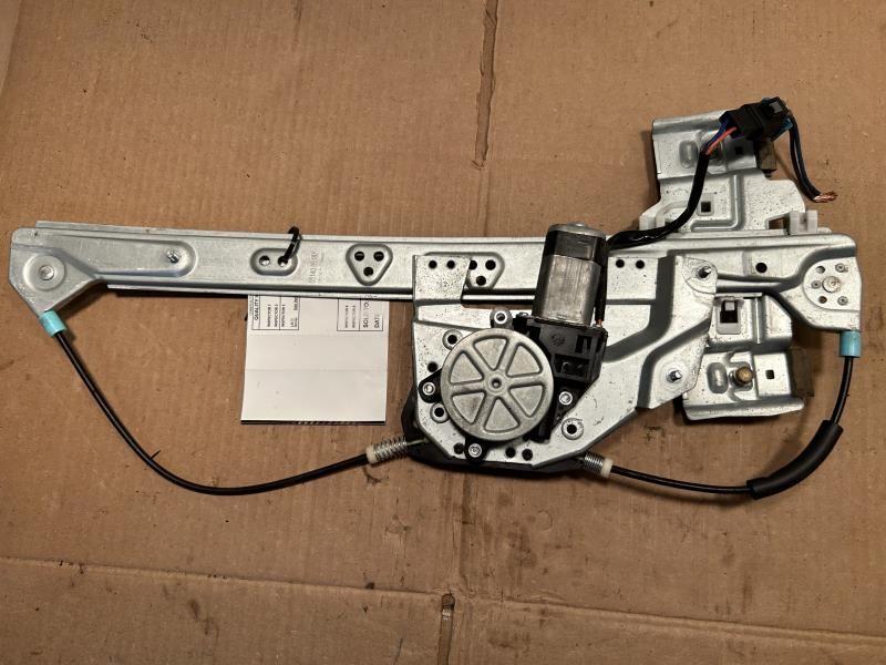 2000 thru 2005 Cadillac Deville Passenger Side Right DR Window Reg RR R