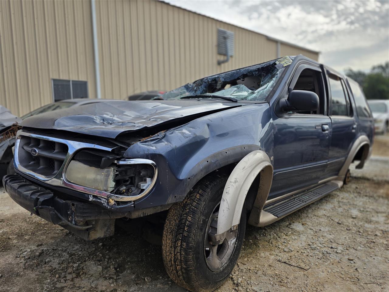 Donor vehicle 2001 Ford Explorer (Stock #261659)