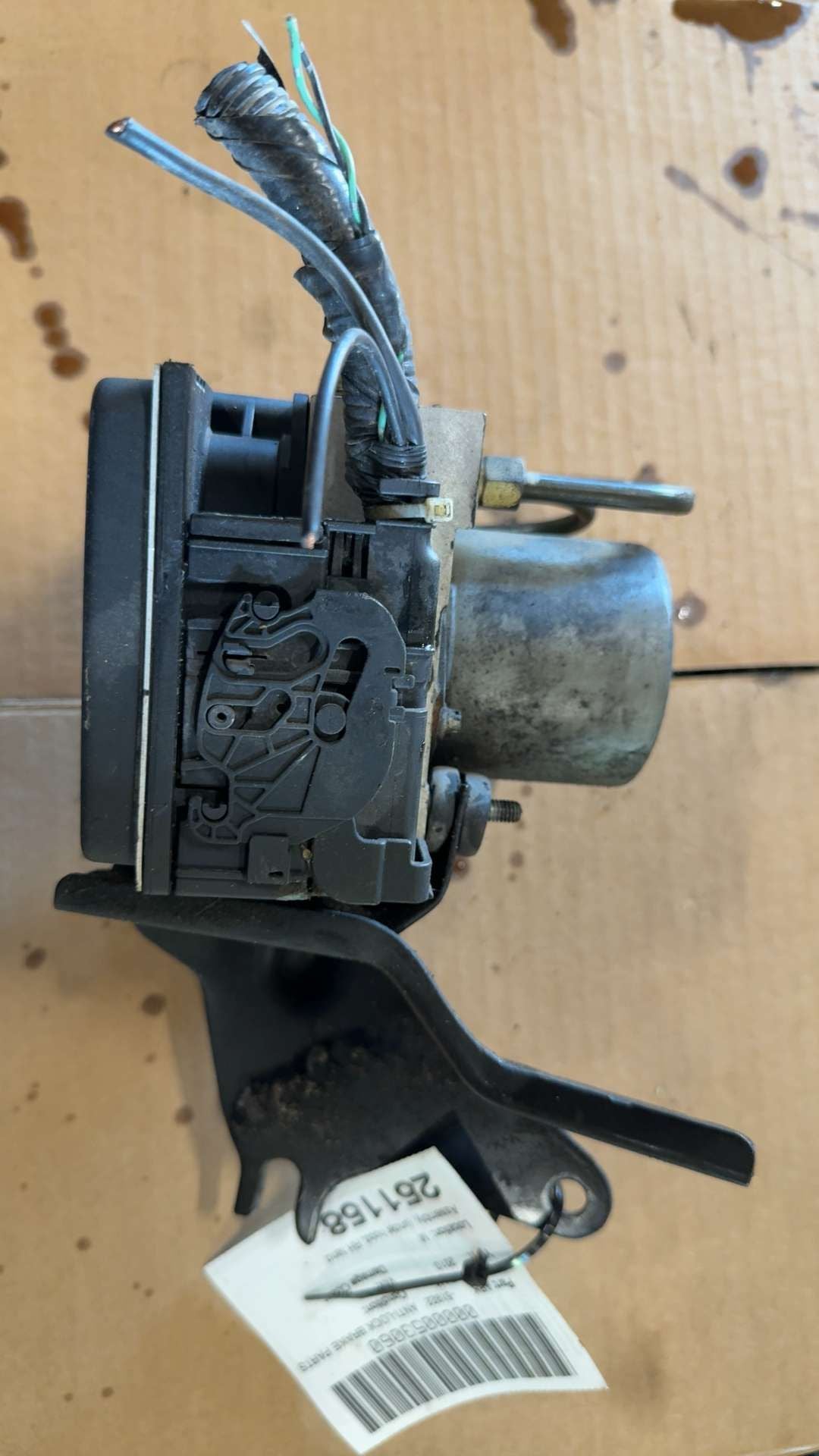 2010 Nissan Altima ABS Anti Lock Brake Pump Control Module Assembly under hood RH fender Sdn