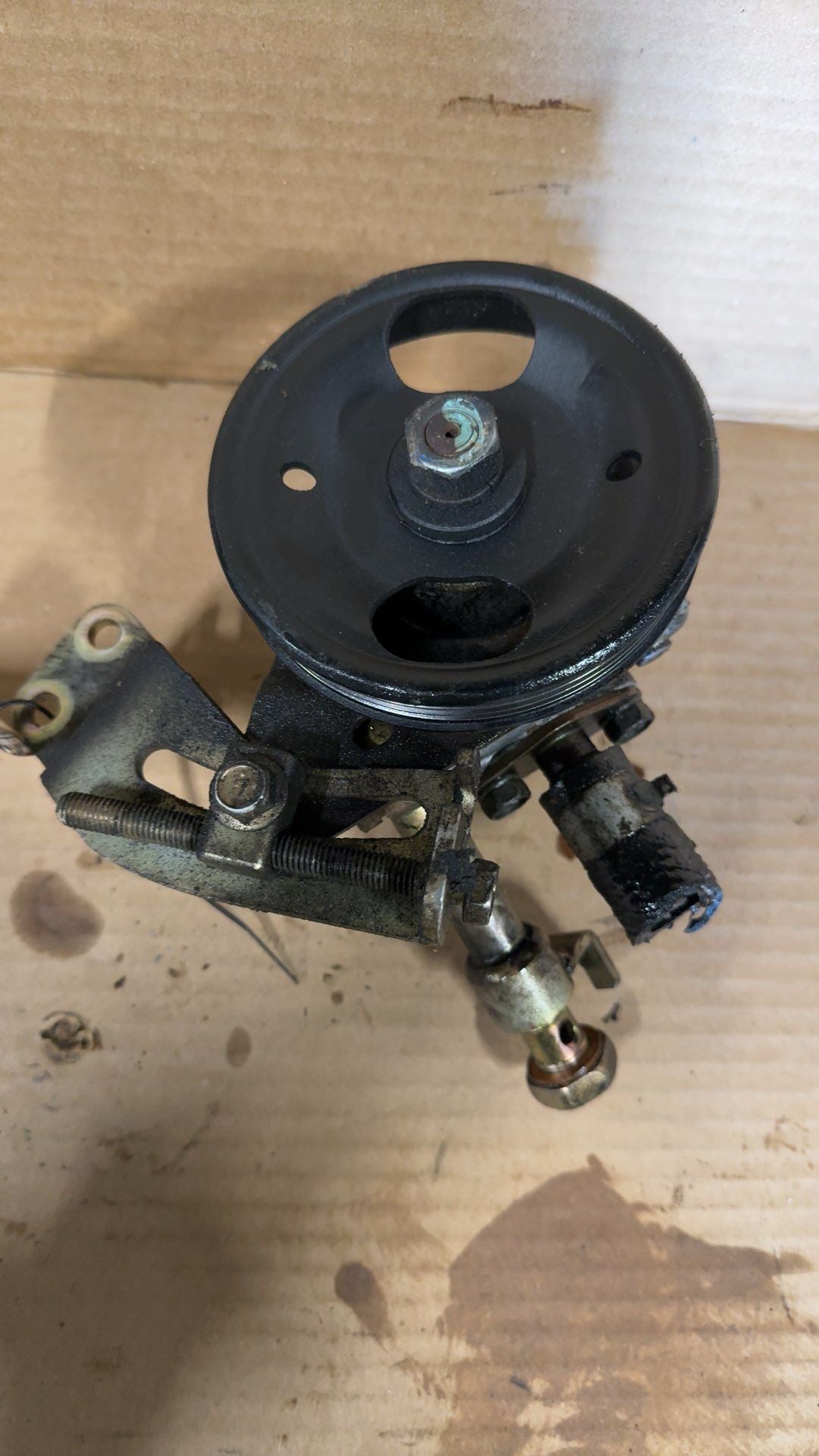 2002 thru 2006 Nissan Altima Power Steering Pump 3.5L 6 cylinder
