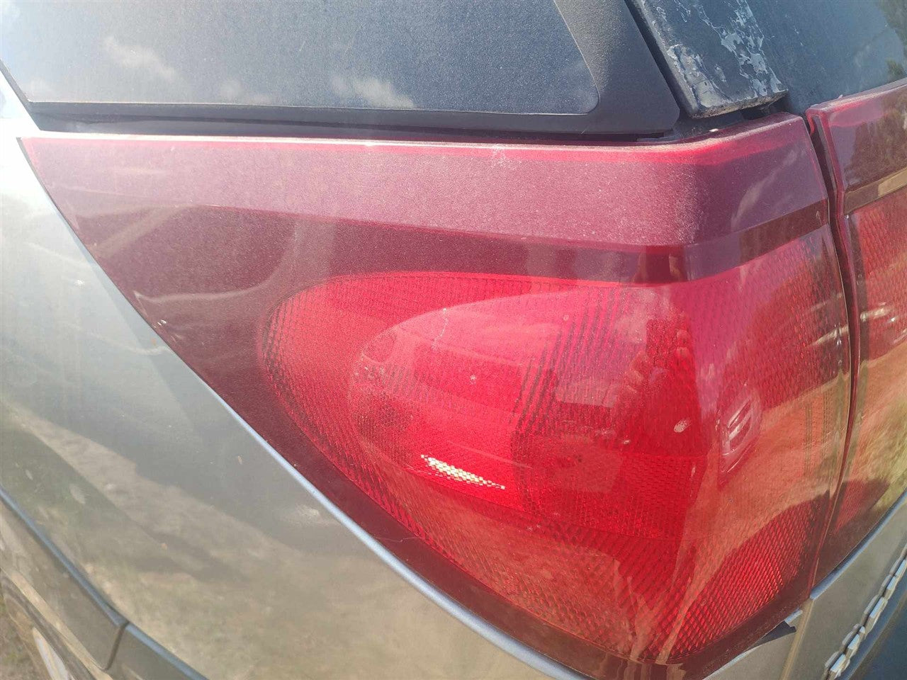 2004 2005 2006 2007 Buick Rendezvous Driver Side Left Tail Light Lamp Assembly quarter panel mounted L