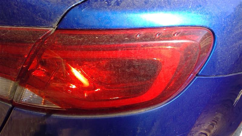 2015 2016 Chrysler 200 Passenger Side Right Tail Light Lamp Assembly Sdn quarter panel mounted R