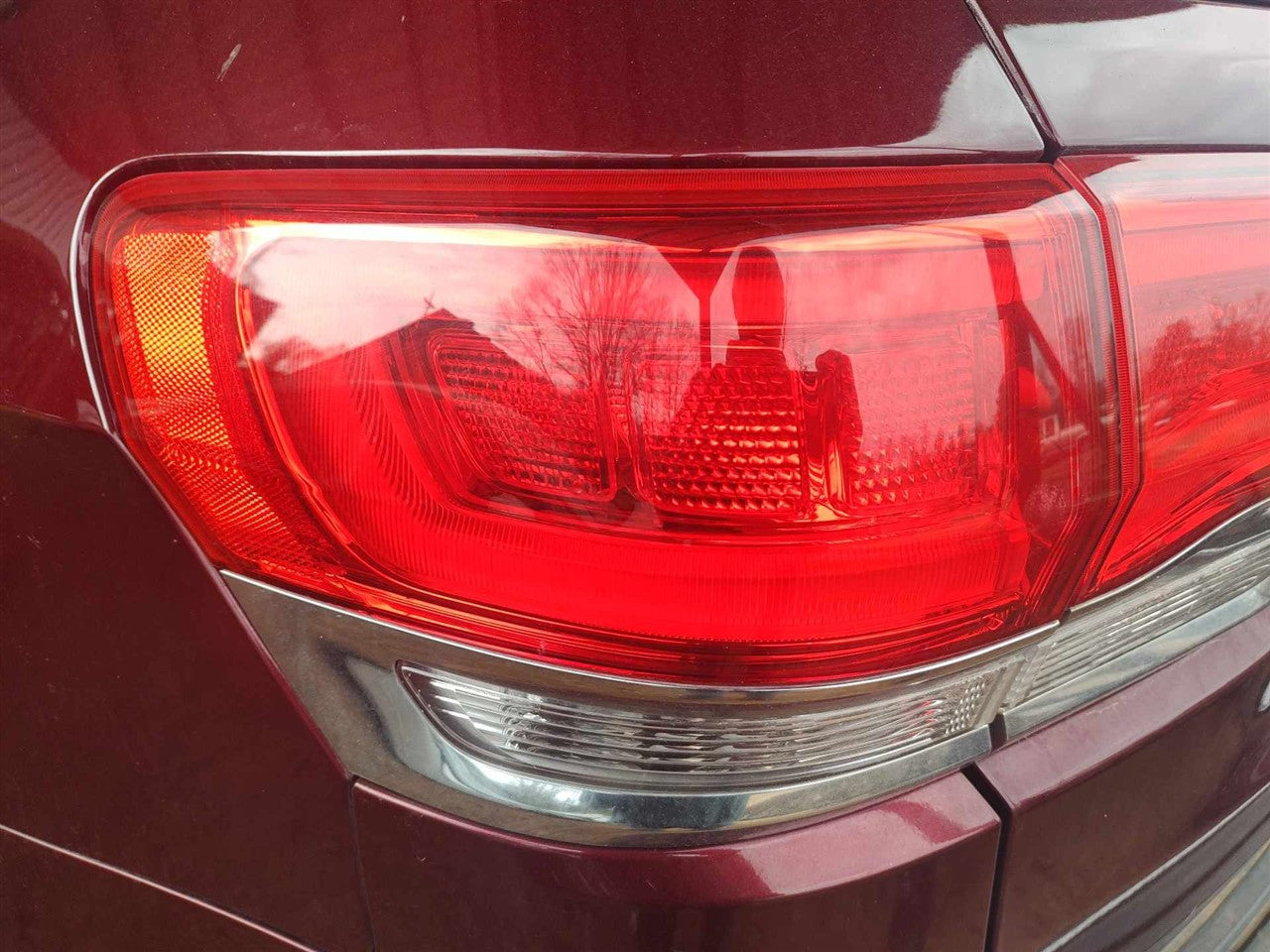 2014 thru 2021 Jeep Grand Cherokee Driver Side Left Tail Light Lamp Assembly quarter panel mounted chrome bezel L