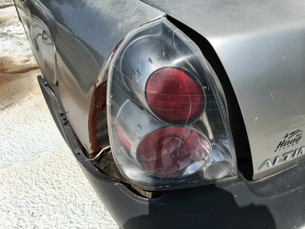 2005 2006 Nissan Altima Driver Side Left Tail Light Lamp Assembly quarter panel mounted exc SE R L