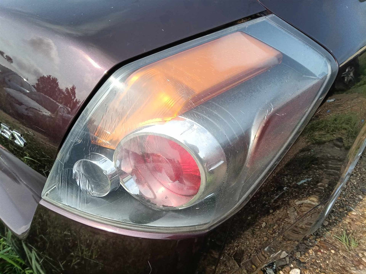 2010 2011 2012 Nissan Altima Passenger Side Right Tail Light Lamp Assembly quarter panel mounted Sdn R
