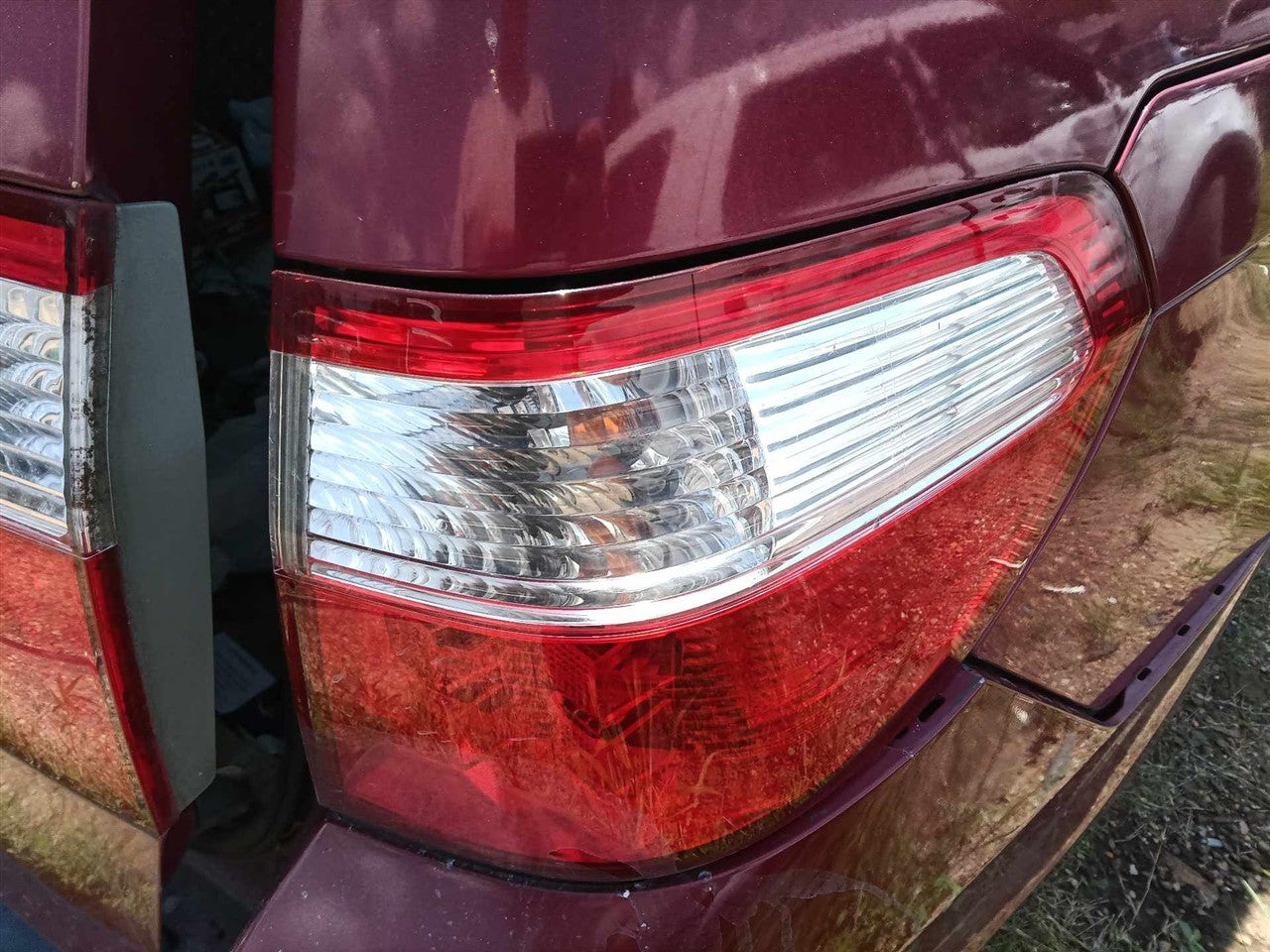 2005 2006 2007 Honda Odyssey Passenger Side Right Tail Light Lamp Assembly quarter panel mounted R