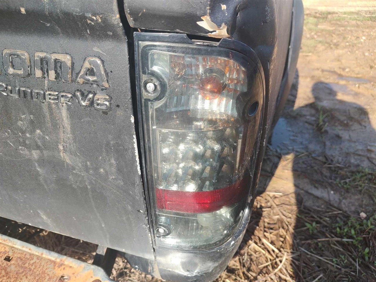 2001 2002 2003 2004 Toyota Tacoma Passenger Side Right Tail Light Lamp Assembly R
