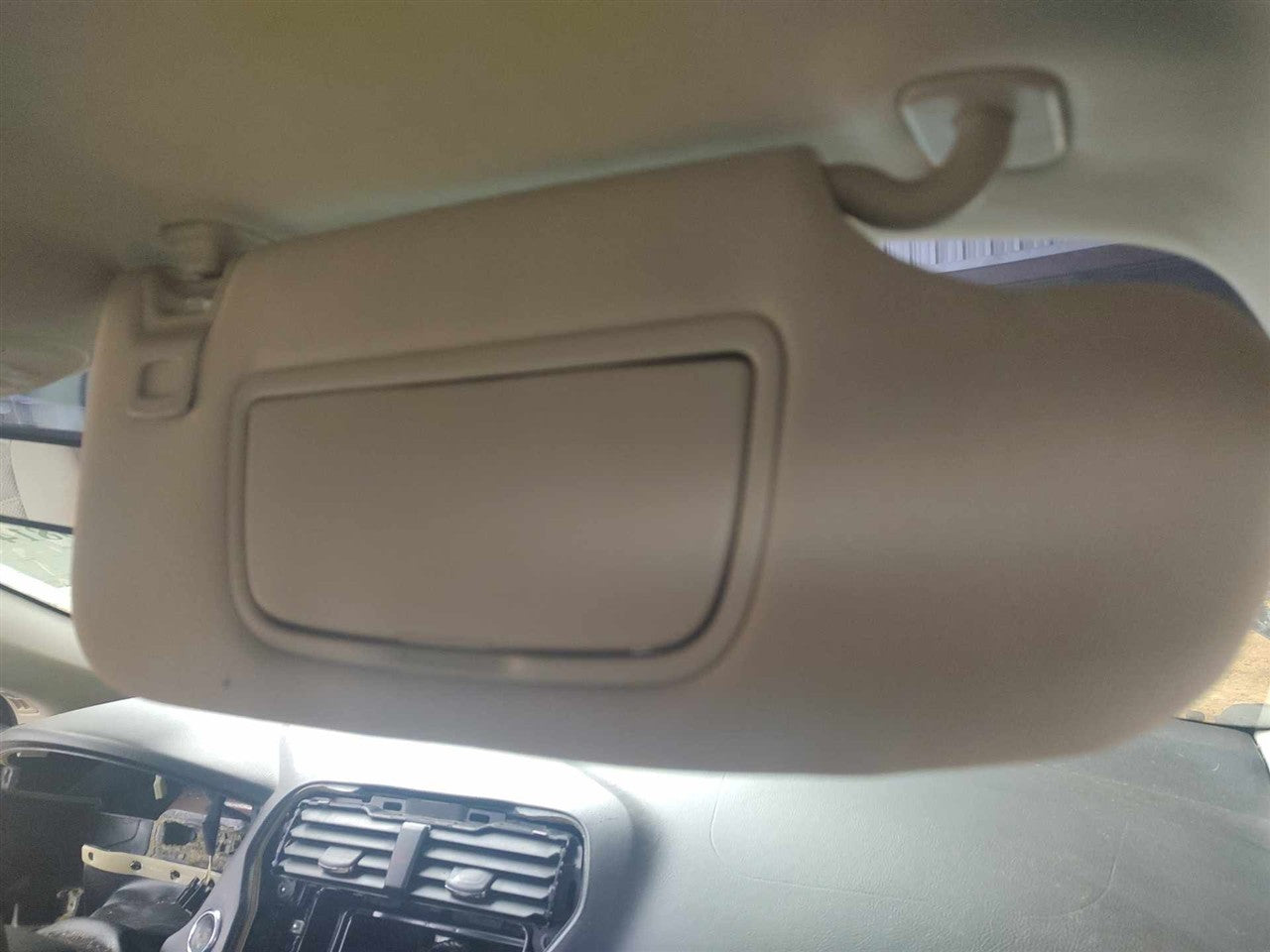 2017 2018 2019 2020 Ford Fusion Passenger Side Right Sun Visor illuminated without sunroof R