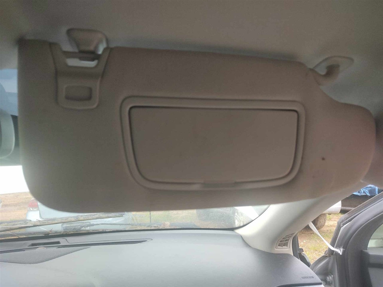 2017 2018 2019 2020 Ford Fusion Passenger Side Right Sun Visor illuminated without sunroof R