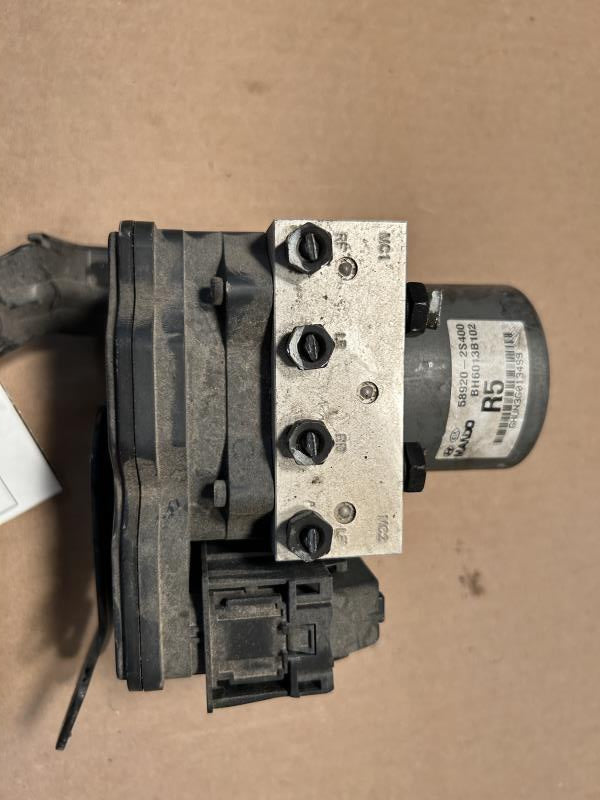 2010 2011 2012 2013 Hyundai Tucson ABS Anti Lock Brake Pump Control Module Actuator and Assembly