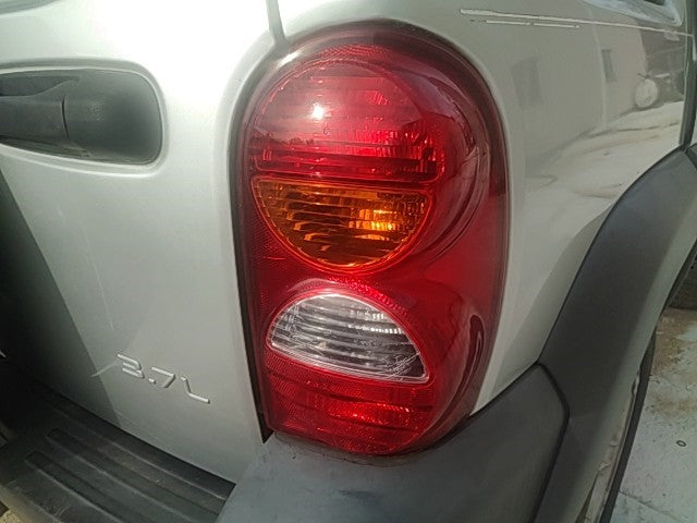 2002 2003 2004 Jeep Liberty Passenger Side Right Tail Light Lamp Assembly R