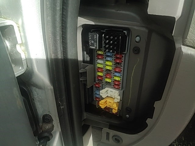 2004 Jeep Liberty Cabin Interior Fuse Box Relay Panel