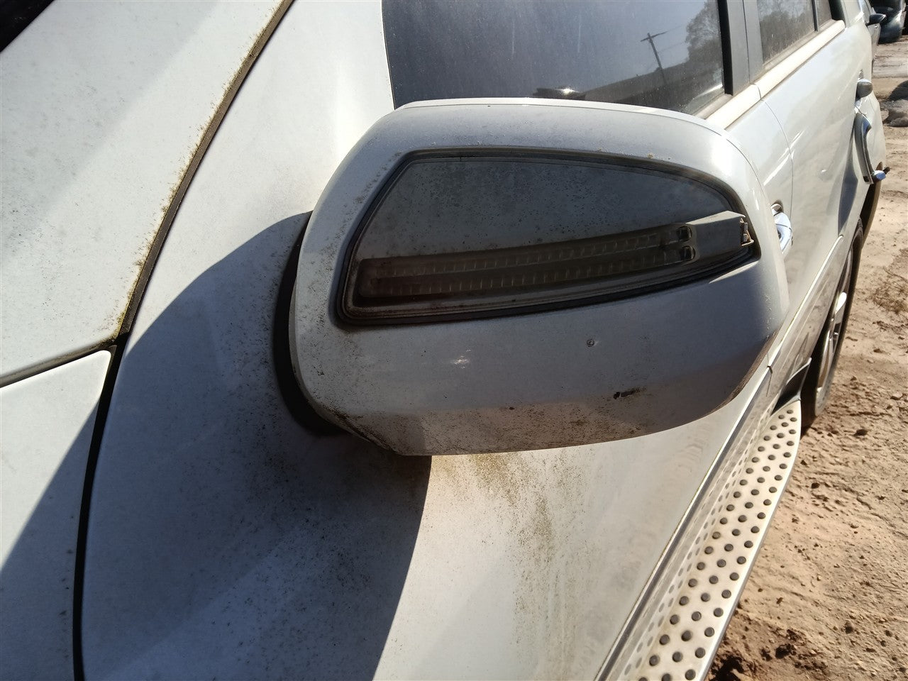 2009 2010 Mercedes Benz Mercedes ML Class Left Driver Side View Door Mirror 164 Type Power without automatic dimming on LH L