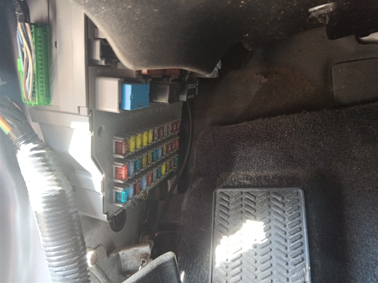 2004 Honda Accord Cabin Interior Fuse Box Relay Panel