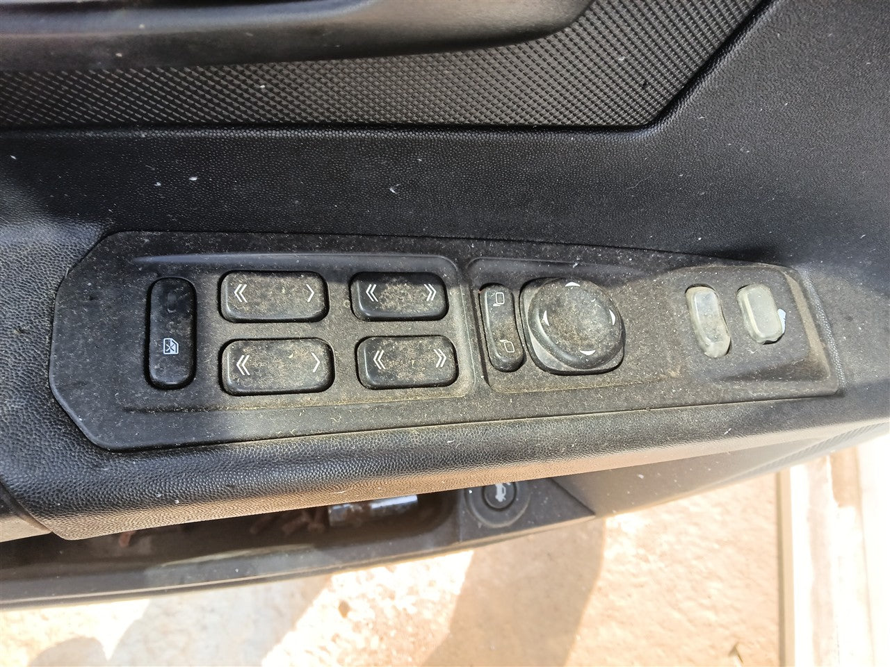 2003 thru 2007 Cadillac CTS, Cadillac SRX Front Door Window Master Switch Driver s lock