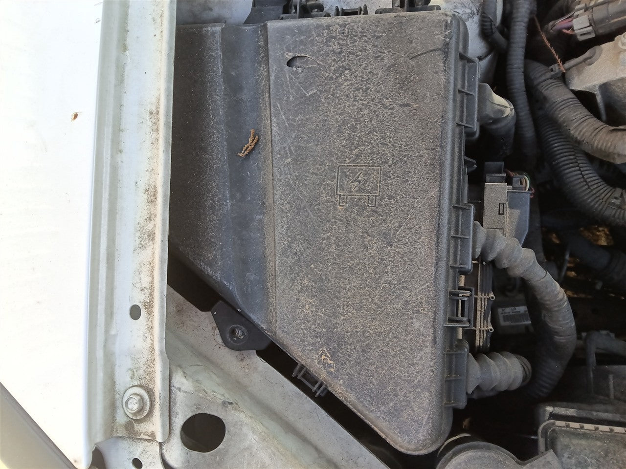 2004 2005 2006 2007 Cadillac CTS Engine Bay Fuse Box Relay Panel
